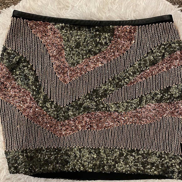 H&M sequin min skirt size 12 green gold and black sequin holiday skirt - Picture 1 of 6